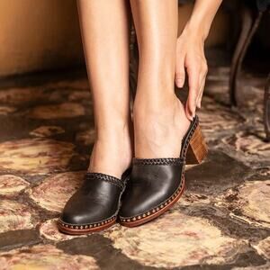 TULLE & BATISTE Señorita Clogs in Vintage Black Women's Size EU 40 = US 9/9.5